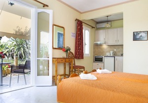 Tzivras Studio Apartment