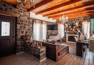 Vacationers of all ages will feel right at home in this great vacation home, which has been very tas