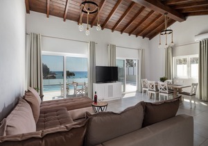 Villa Alonaki Bay