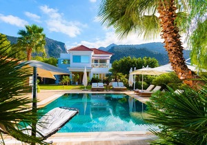 Villa Aphrodite 5-bed villa with heated pool and exotic garden