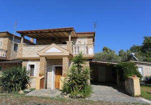 Villa Argo 1 - Beachfront, Big gardens, Location!