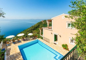 Villa Armandos: Large Private Pool, Walk to Beach, Sea Views, A/C, WiFi