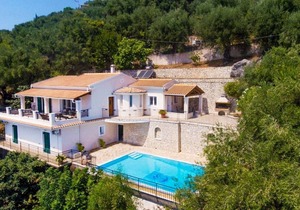 Villa Kerkyroula: Large Private Pool, Walk to Beach, Sea Views, A/C, WiFi
