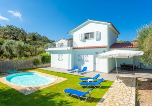 Villa Mia: Private Pool, Walk to Beach, A/C, WiFi, Car Not Required