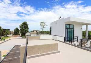 Villa Ozone Pattaya Baan 39 in Tambon Na Chom Thian