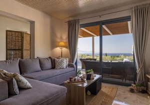 Villa Venia - Cozy Escape with Scenic Sew View, by ZanteWize