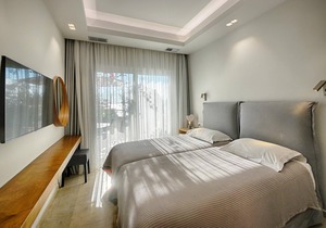 Vistonia Apartment 1 - right on the beach with sea views