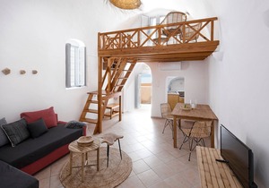 (w) Executive Cave Villa with Outdoor Hot Tub
