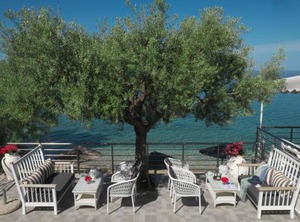Acrotel Athena Villa | Elia Nikitis