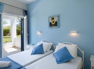 Village Maisonette Roda | Magoulades