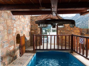 Holiday Plaka Persons Bedrooms | Mavrikiano