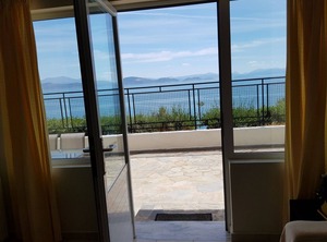 Sunrise Located Air Conditioned Beach | Kefalari