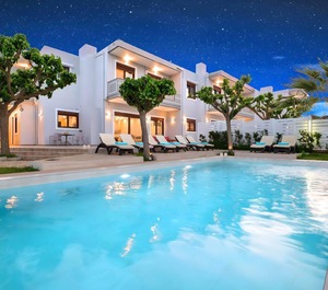 Holiday Tavronitis Persons Bedrooms 