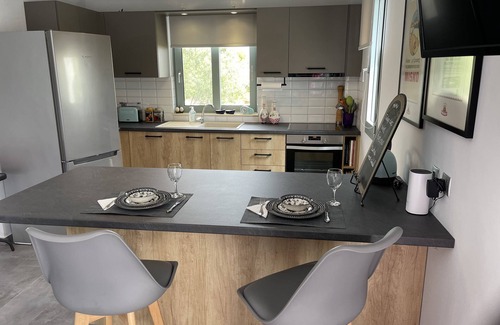 Kaligata House | 1 Bed Flat - Sleeps 2 - Parking - Wifi