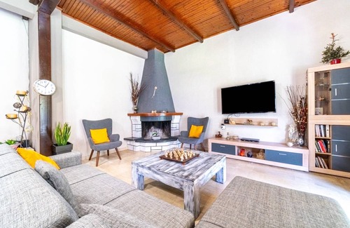 Chlomatiana Apartment | 100 m² Apartment ∙ 3 bedrooms ∙ 8 guests