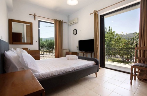 Agia Marina Apartment | 100 m² Apartment ∙ 3 bedrooms ∙ 5 guests