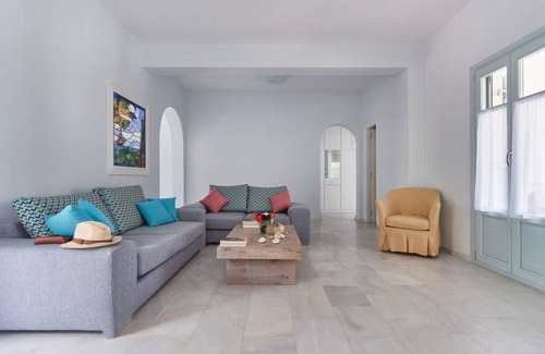 Paros House | 100 m² House ∙ 2 bedrooms ∙ 4 guests
