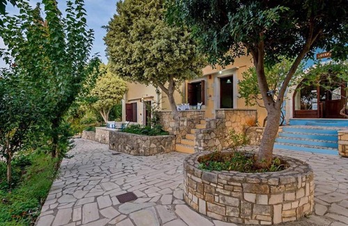 Douliana Apartment | 1000 m² Apartment ∙ 8 bedrooms ∙ 21 guests