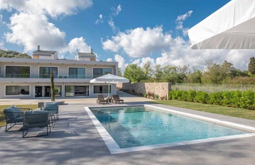 Vassilatika Villa | 1000 m² Villa ∙ 7 bedrooms ∙ 14 guests