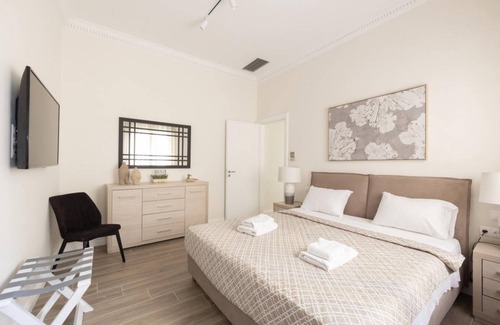 Plaka Apartment | 105 m² Apartment ∙ 2 bedrooms ∙ 4 guests