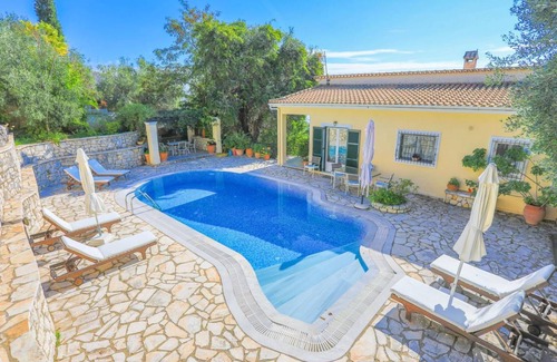 Nisaki Villa | 106 m² Villa ∙ 3 bedrooms ∙ 7 guests