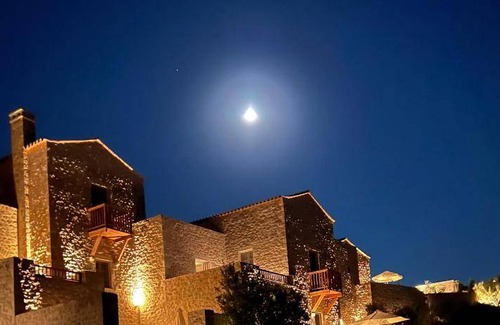 Areopoli Hotel | 110 m² Hotel ∙ 2 bedrooms ∙ 20 guests