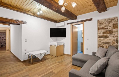 Livadia House | 113 m² House ∙ 2 bedrooms ∙ 5 guests