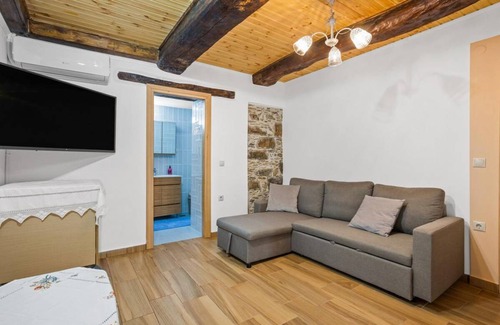Livadia House | 113 m² House ∙ 2 bedrooms ∙ 5 guests