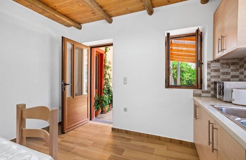Livadia House | 113 m² House ∙ 2 bedrooms ∙ 5 guests
