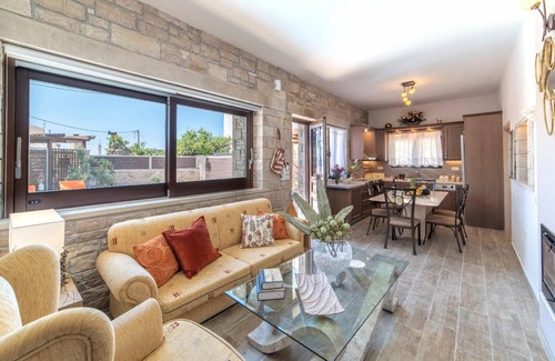 Koutsouras House | 115 m² House ∙ 3 bedrooms ∙ 9 guests