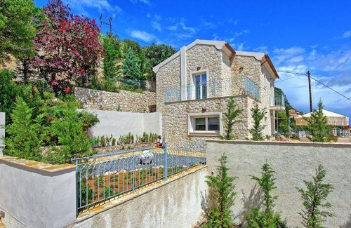 Lakones Villa | 115 m² Villa ∙ 3 bedrooms ∙ 6 guests