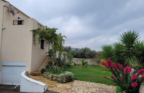 Monopari House | 120 m² House ∙ 3 bedrooms ∙ 5 guests