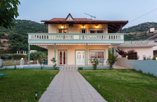 Kolymbari House | 120 m² House ∙ 3 bedrooms ∙ 7 guests