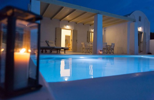 Santorini Villa | 120 m² Villa ∙ 3 bedrooms ∙ 8 guests