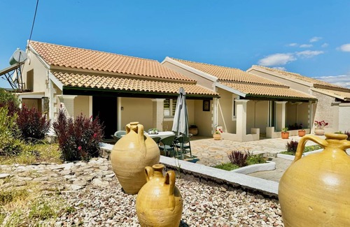 Petaleia Villa | 120 m² Villa ∙ 4 bedrooms ∙ 8 guests