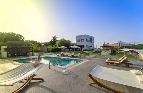 Tria Monastiria Villa | 122 m² Villa ∙ 7 bedrooms ∙ 16 guests
