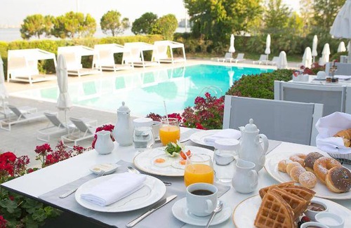 Thessaloniki City Centre Hotel | 126 m² Hotel ∙ 2 bedrooms ∙ 127 guests