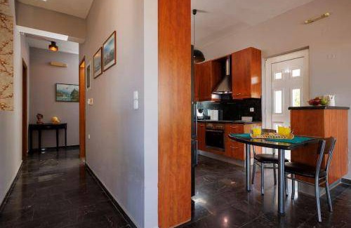 Karteros Apartment | 128 m² Apartment ∙ 3 bedrooms ∙ 5 guests