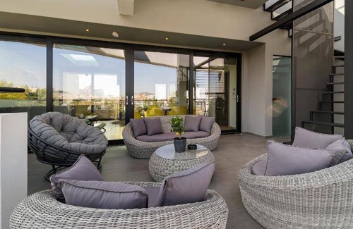 Thissio Apartment | 130 m² Apartment ∙ 2 bedrooms ∙ 5 guests