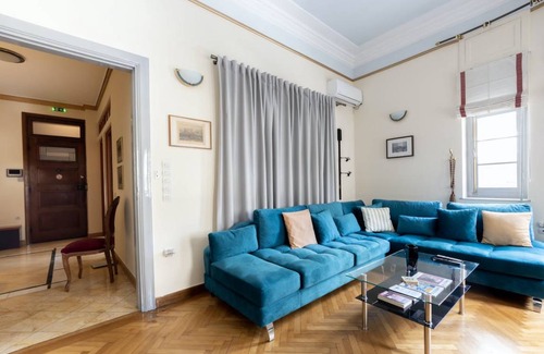Plaka Apartment | 132 m² Apartment ∙ 4 bedrooms ∙ 10 guests
