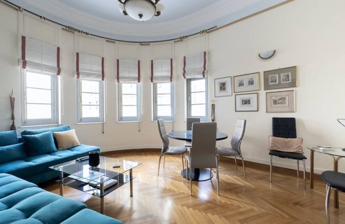 Plaka Apartment | 132 m² Apartment ∙ 4 bedrooms ∙ 10 guests