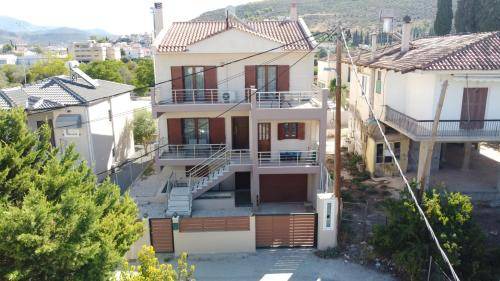 Nafplion City Centre Villa | 132 m² Villa ∙ 4 bedrooms ∙ 8 guests