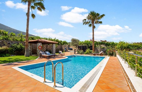 Livadia Villa | 133 m² Villa ∙ 2 bedrooms ∙ 6 guests