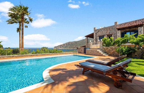 Livadia Villa | 133 m² Villa ∙ 2 bedrooms ∙ 6 guests