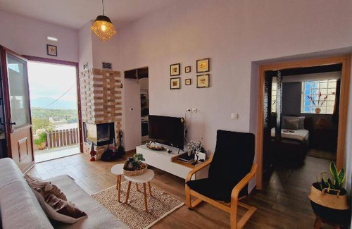 Monolithos House | 135 m² House ∙ 3 bedrooms ∙ 10 guests