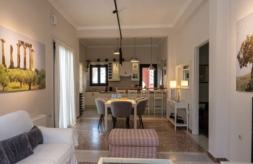 Kalamata Villa | 135 m² Villa ∙ 3 bedrooms ∙ 8 guests