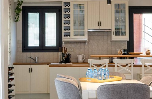 Kalamata Villa | 135 m² Villa ∙ 3 bedrooms ∙ 8 guests