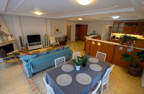 Kalamata Marina Apartment | 137 m² Apartment ∙ 3 bedrooms ∙ 6 guests