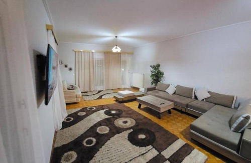 Alimos Apartment | 140 m² Apartment ∙ 2 bedrooms ∙ 12 guests