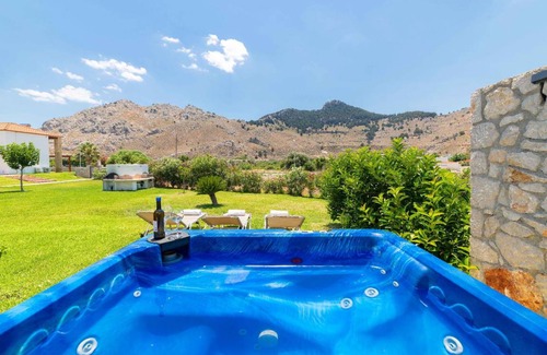 Kolymbia House | 140 m² House ∙ 4 bedrooms ∙ 10 guests